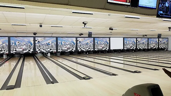 Norwich Bowling & Entertainment Center Picture 6