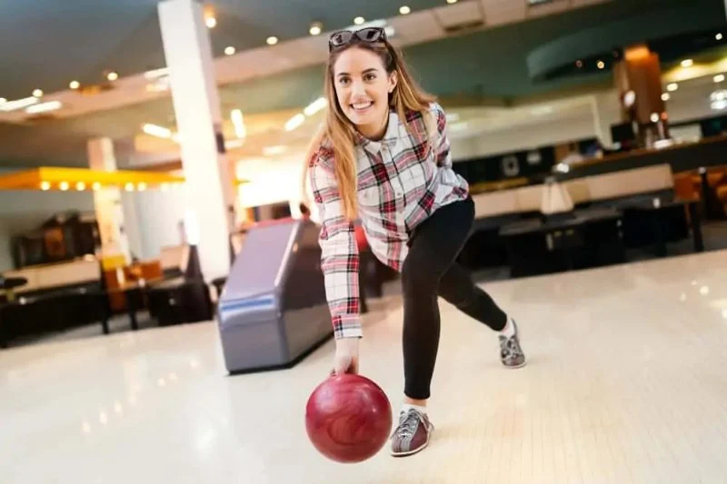 What to Wear to a Bowling Alley for Maximum Comfort and Movement