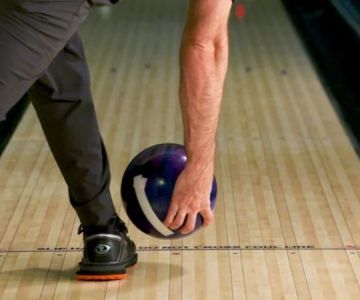 Why Some Bowlers Throw Too Hard | Southwestern Lanes