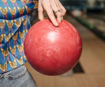 How to Avoid Bowling Ball Thumb Injuries