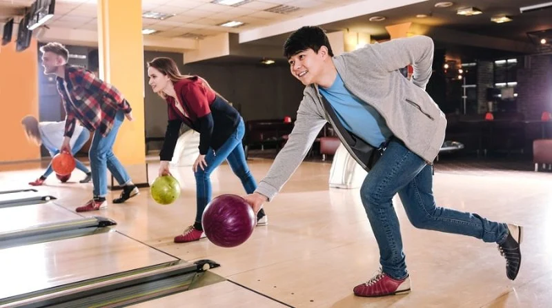 How To Bowl With Friends and Still Improve Your Skills