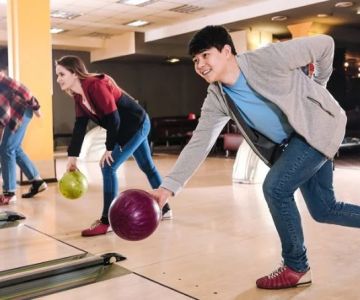 How To Bowl With Friends and Still Improve Your Skills