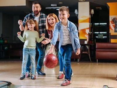 Bowling Tips for Families Looking for Fun Weekend Activities