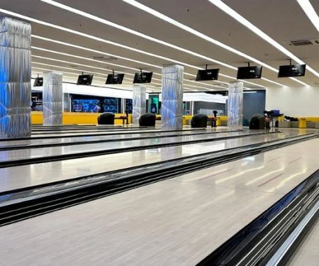Complete Bowling Guide with Tips, Equipment, Deals, and Best Bowling Alleys Near Me