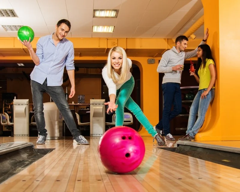 Bowling Etiquette Tips: Do’s and Don’ts at Any Bowling Alley in the US