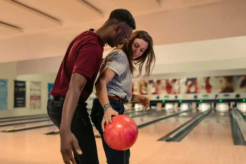 Bowling Tips for Couples Looking for Fun Date Ideas