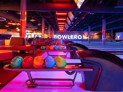 Top Bowling Centers Near Me with Food, Drinks, and Entertainment