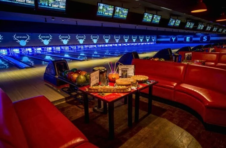 Top Rated Bowling Centers in Los Angeles with Affordable Deals and Entertainment | Southwestern Lanes