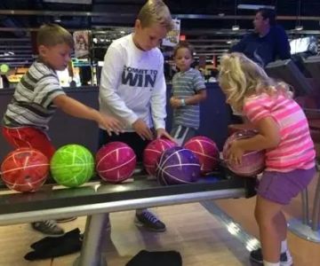 Best Bowling Alleys Near Me for Kids, Families, and Beginners Guide