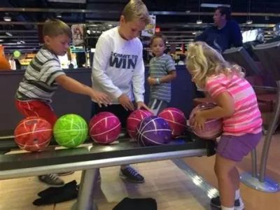 Best Bowling Alleys Near Me for Kids, Families, and Beginners Guide