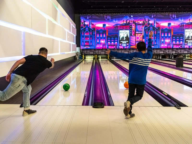 Top Rated Bowling Alleys Near Me for Date Nights and Social Fun