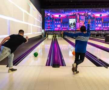 Top Rated Bowling Alleys Near Me for Date Nights and Social Fun