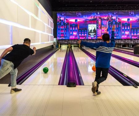 Top Rated Bowling Alleys Near Me for Date Nights and Social Fun