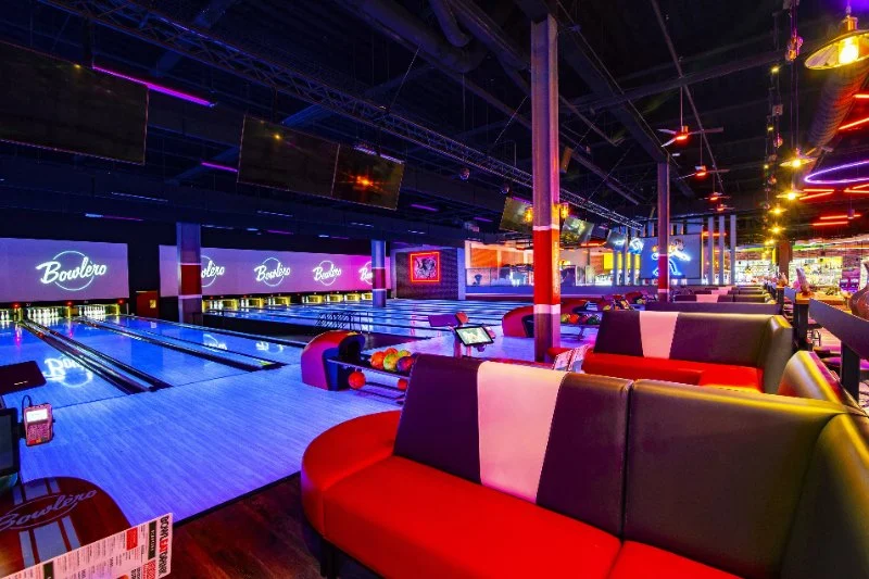 Top Bowling Alleys Near Me for Date Nights and Social Events