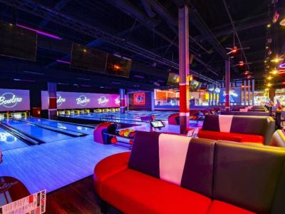 Top Bowling Alleys Near Me for Date Nights and Social Events