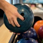 How to Choose a House Bowling Ball That Fits