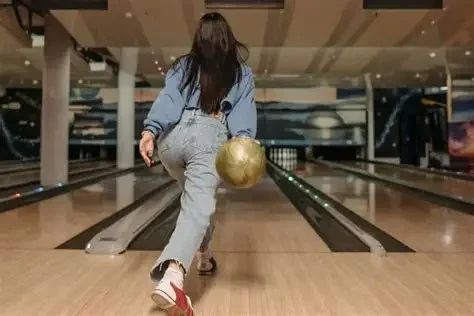 How to Spin a Bowling Ball Correctly for Better Hook and Control