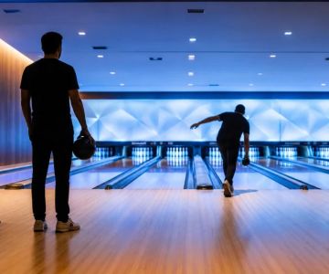 Bowling Lane Courtesy: Pause, Watch, and Take Your Turn